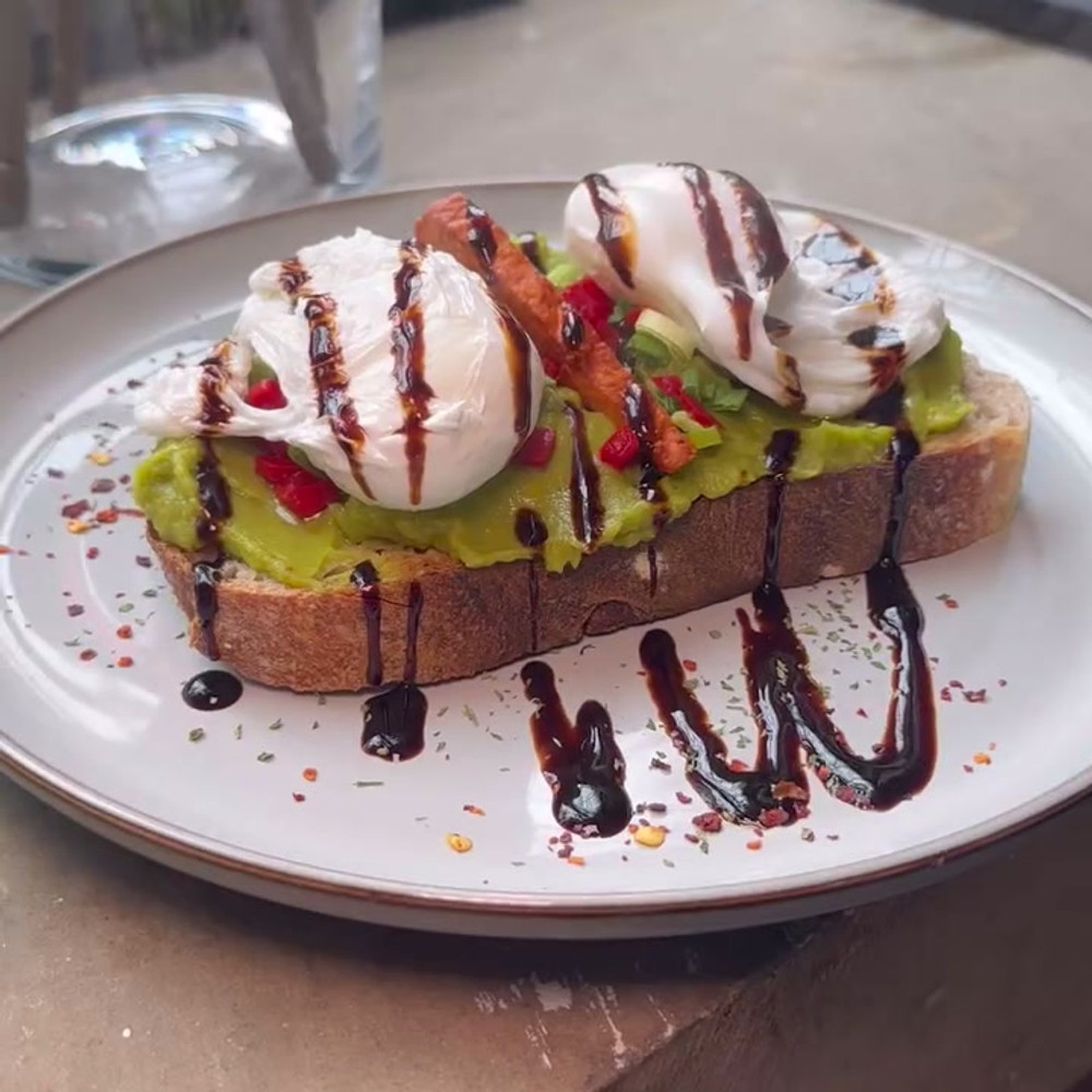 Smashed avocado with poached egg and halloumi
