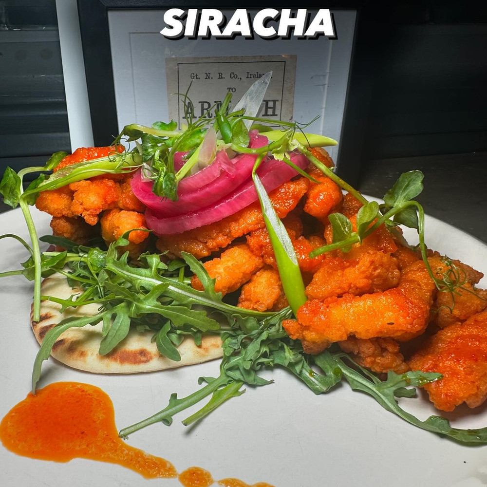 Crispy chicken sriracha on flatbread