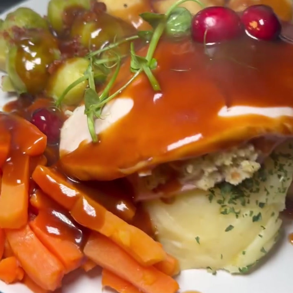 Plated main for a seated event