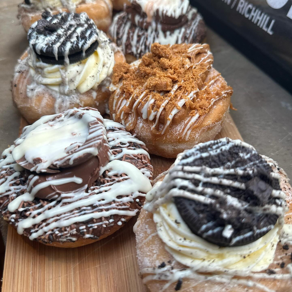 Cream buns with chocolate drizzle